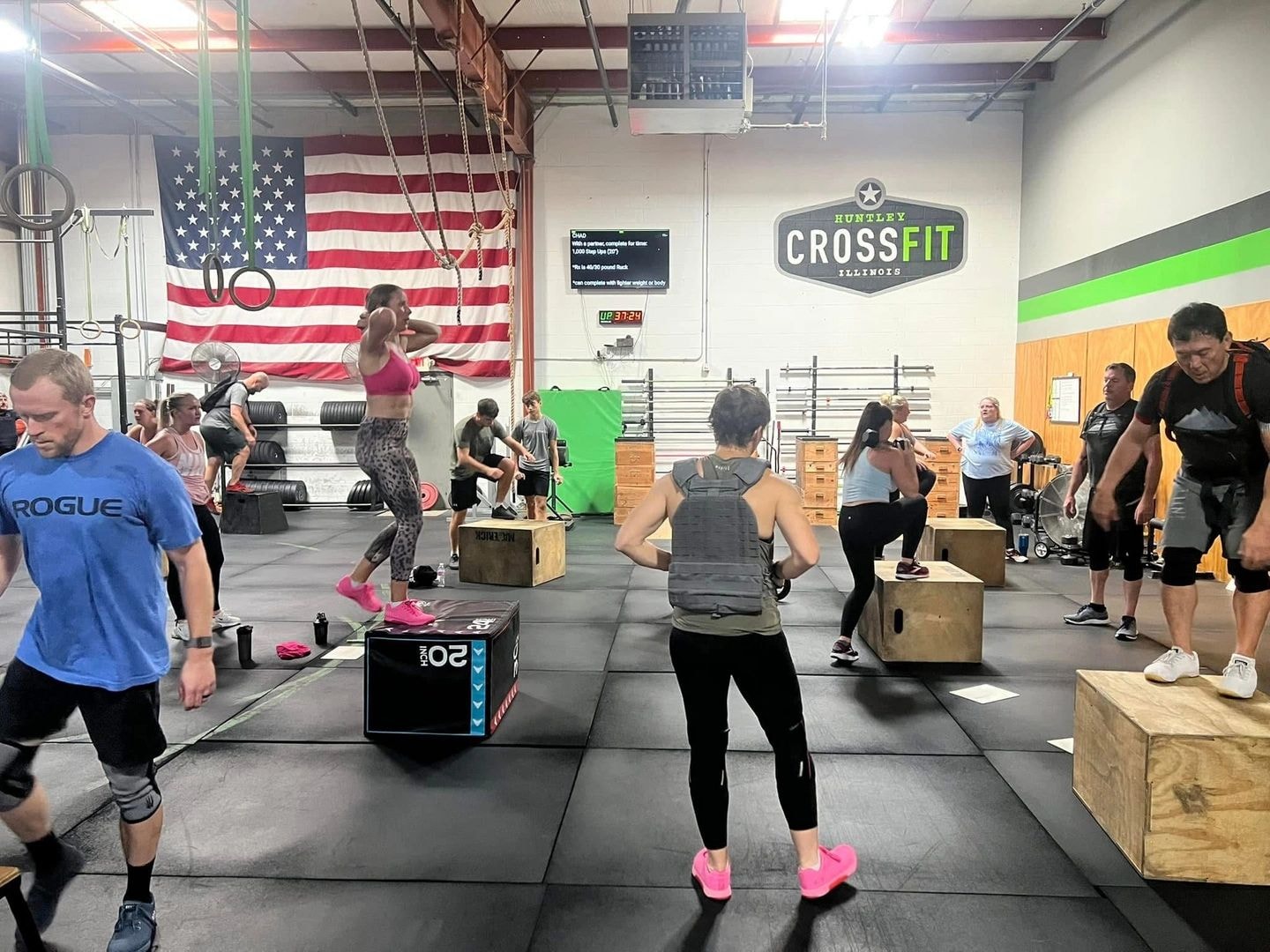 CrossFit Huntley gym class in action